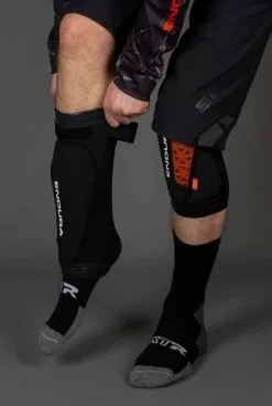 Endura MT500 Lite Knee Protector Knieprotektor Schwarz -Fahrräder Aufbau Geschäft image PR EN 0003 3 600x600